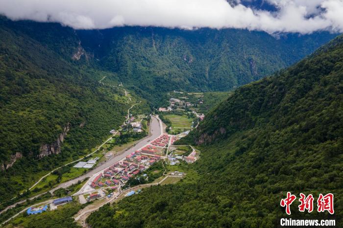 西藏山南勒布沟风光。　江飞波 摄